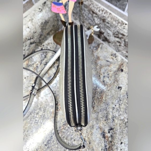 COACH SILVER CROSSBODY IN PEBBLE LEATHER EUC - Picture 7 of 16